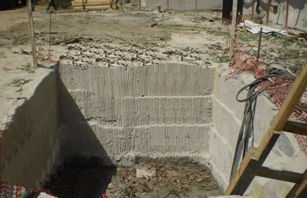 Desmonte de Rocha por Serração de Sapatas e Fundações